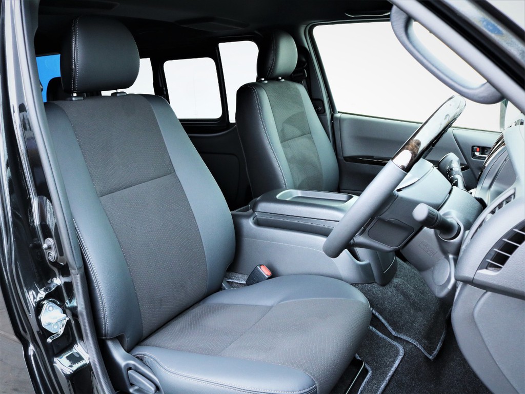 運転席シート、ハーフレザーシート！