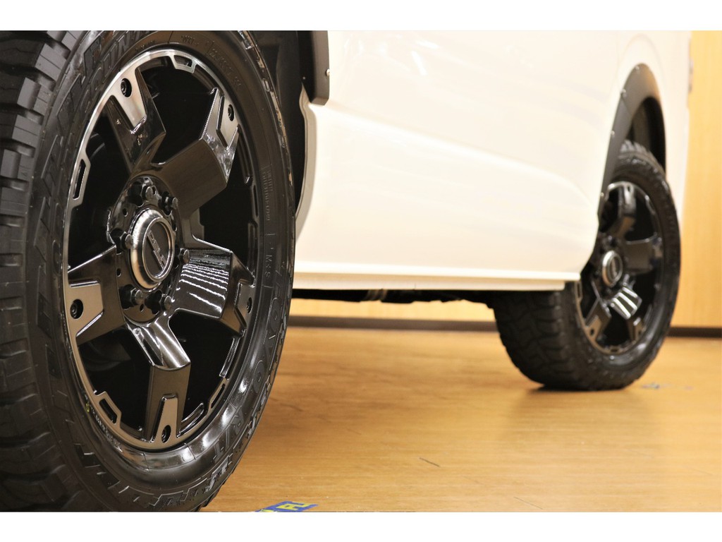 FLEXオリジナル17インチアルミホイール×TOYOオープンカントリータイヤ装着！