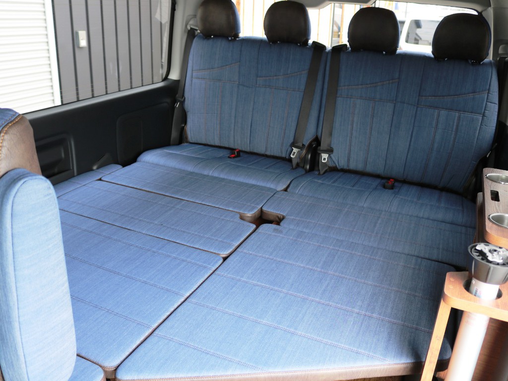 ベッドマットの取り外しが可能なベッドキットを標準装備！取り外したベッドマットは車内収納が可能です♪