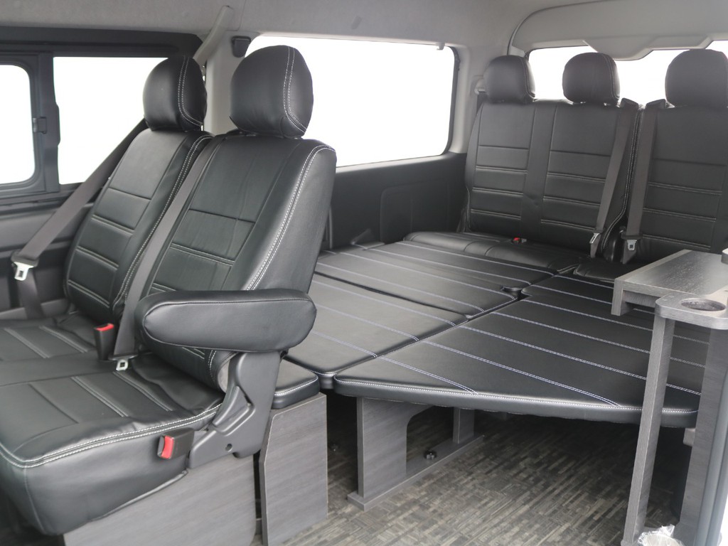 出先の休憩や車中泊も可能なシートアレンジ♪