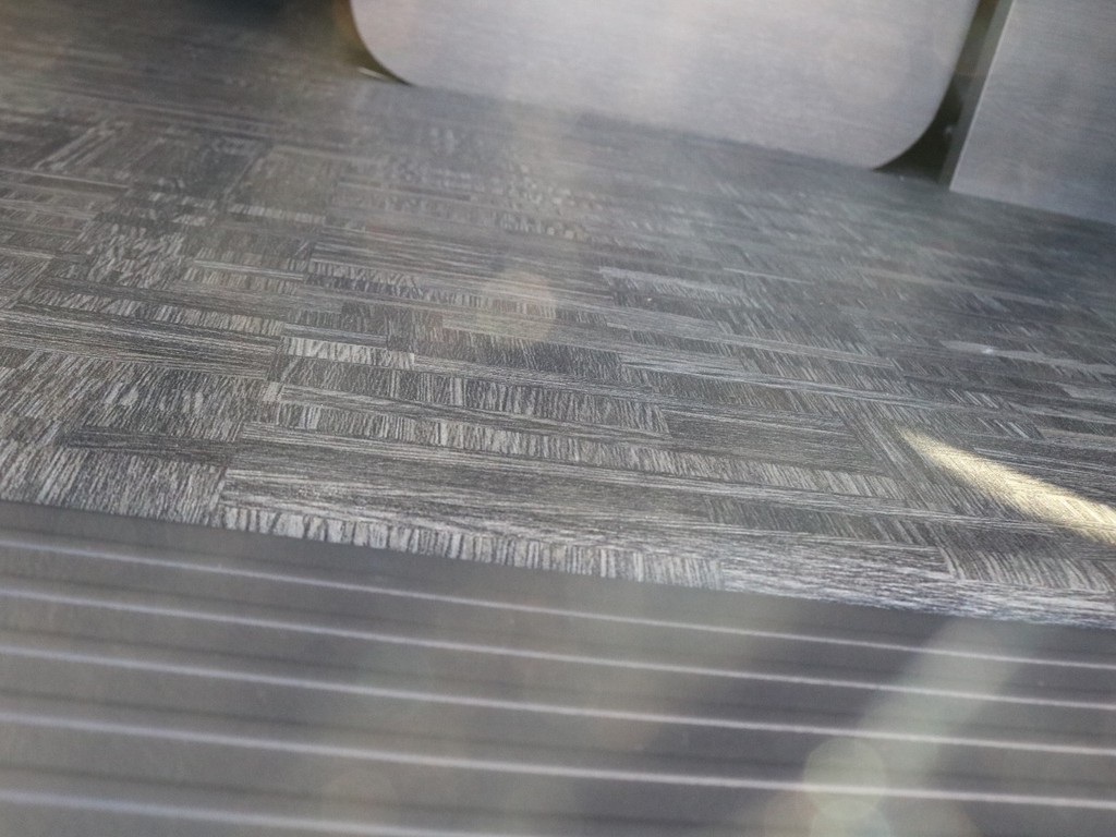 お手入れ楽々な床張り施工済み！