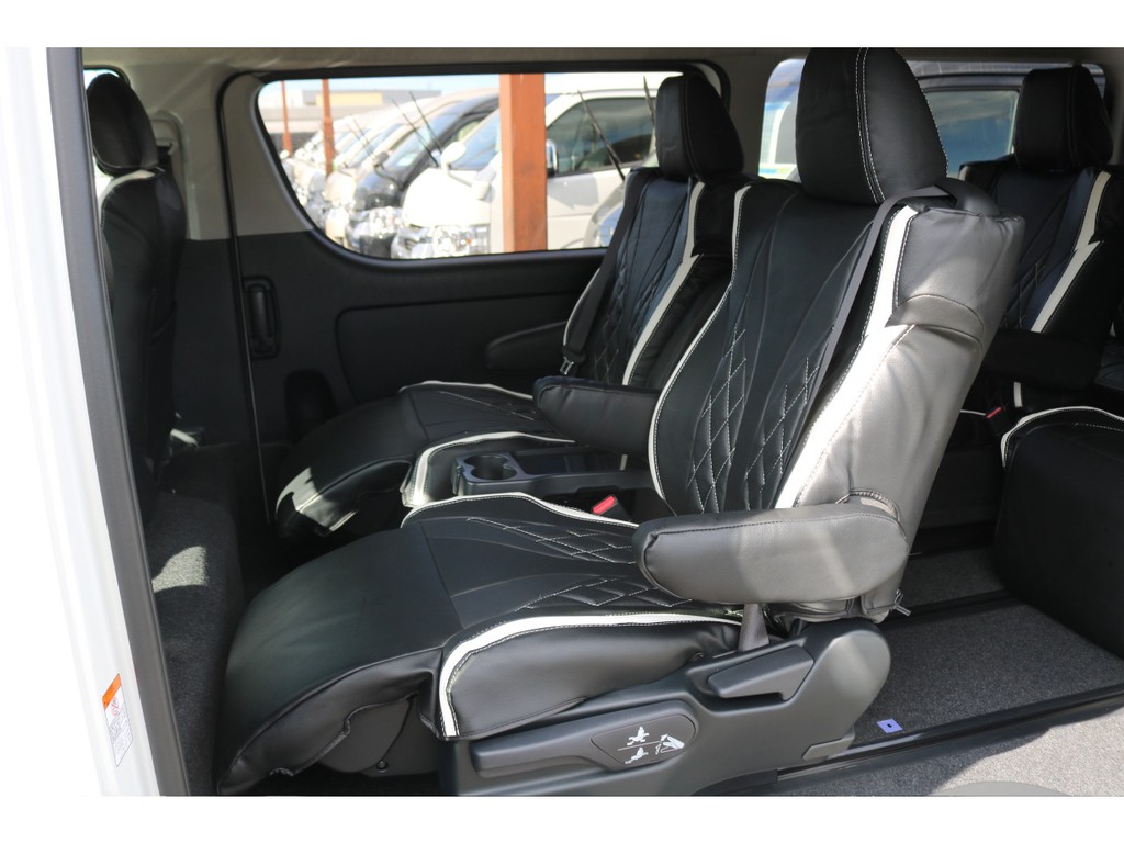 オットマン付きキャプテンシートでゆったりリラックス！