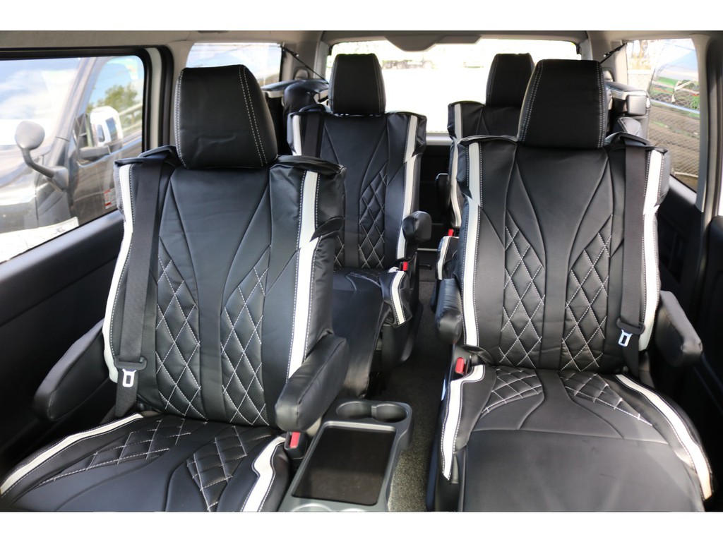 オットマン付きキャプテンシート4脚搭載！ワゴン唯一の両側スライドドア車両！