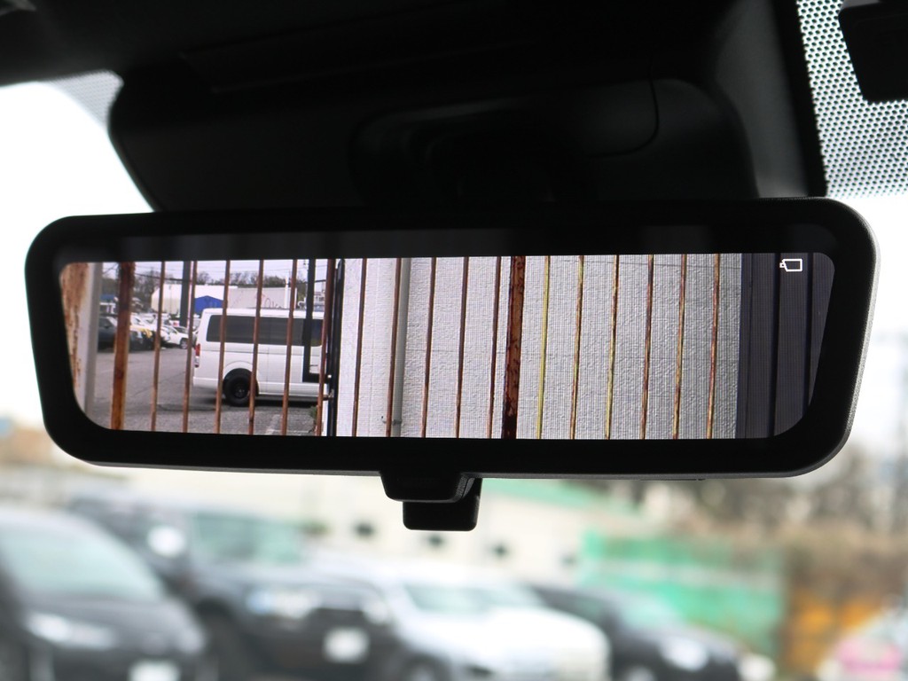 メーカーオプション　デジタルインナーミラー！車両後方の映像をミラーに映し出します♪