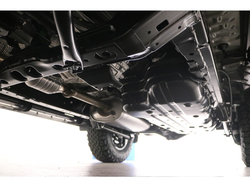 堅牢なラダーフレームに、センターデフロック付きフルタイム４ＷＤ！本格派の構造です！