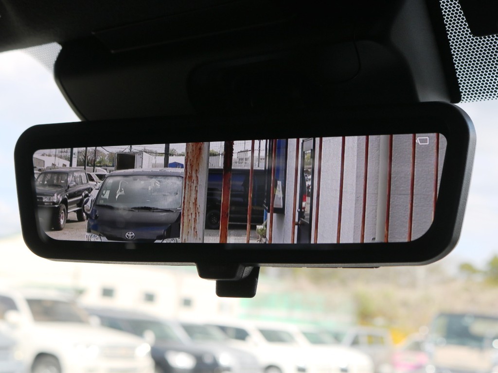 メーカーオプション　デジタルインナーミラー！車両後方の映像を常にミラーに映し出します♪