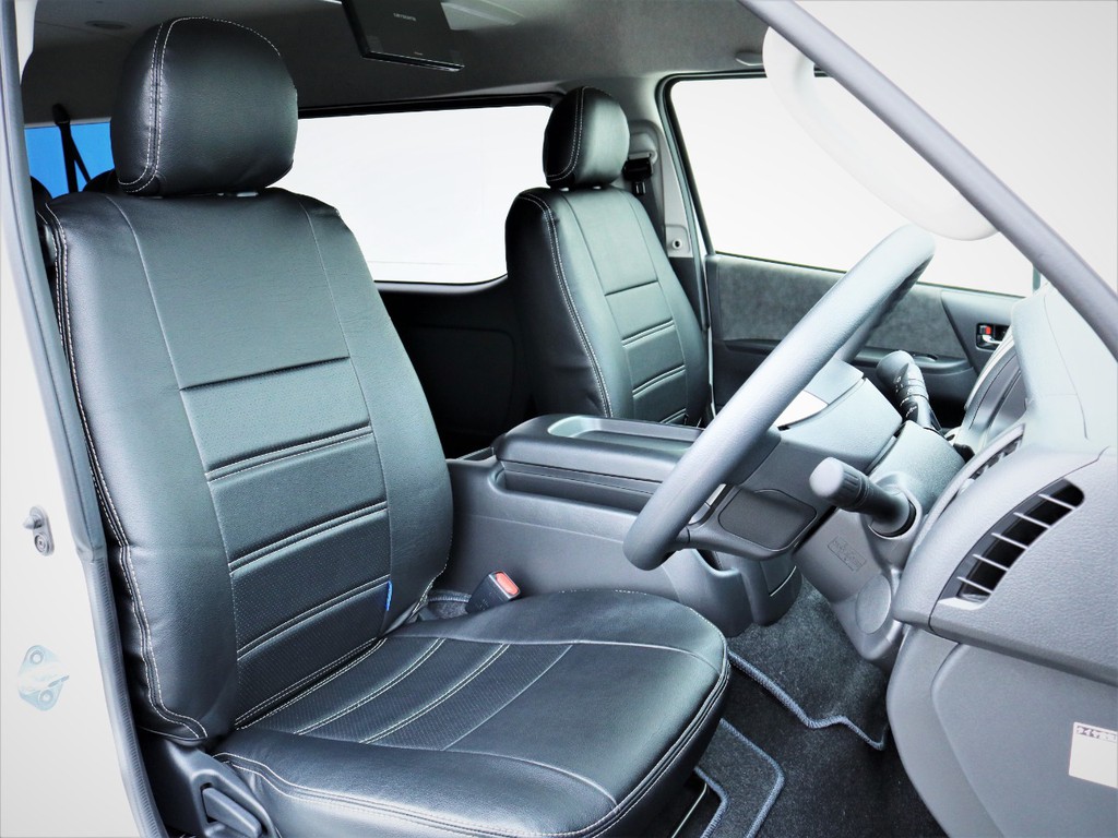 運転席シート、黒革調シートカバー付き！