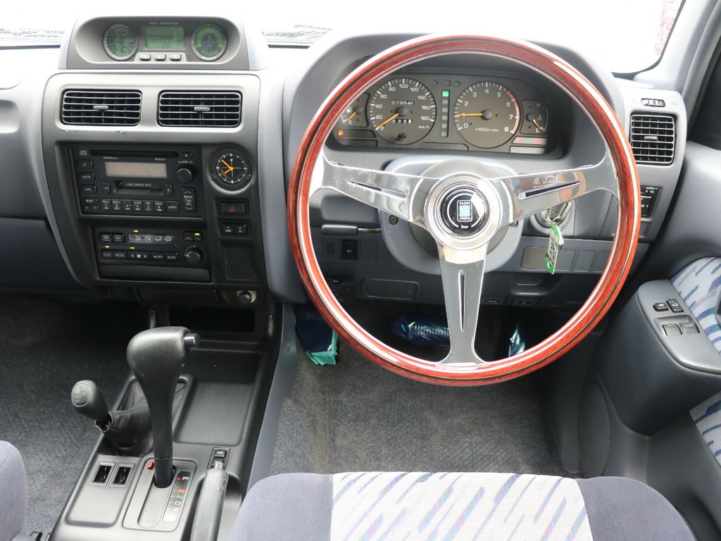 大人気のイタリアの老舗ハンドルメーカー「NARDI-ナルディ」のウッドステアリングを装着！