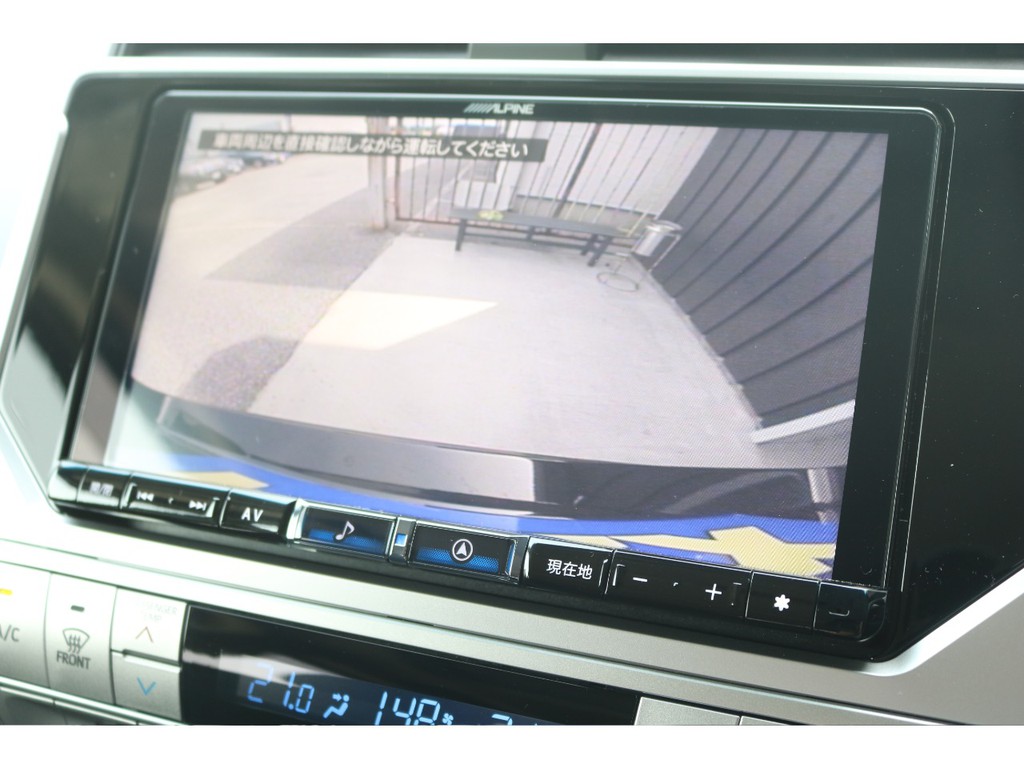 バックカメラも装備しており、車庫入れも安心です！
