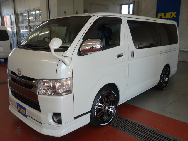 ３０年式ハイエースＶダークプライム２０００ガソリン２ＷＤカスタム車両入庫致しました！！新品パーツ多数装備！！