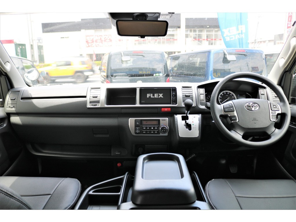 シンプルで機能的なキャビン！！