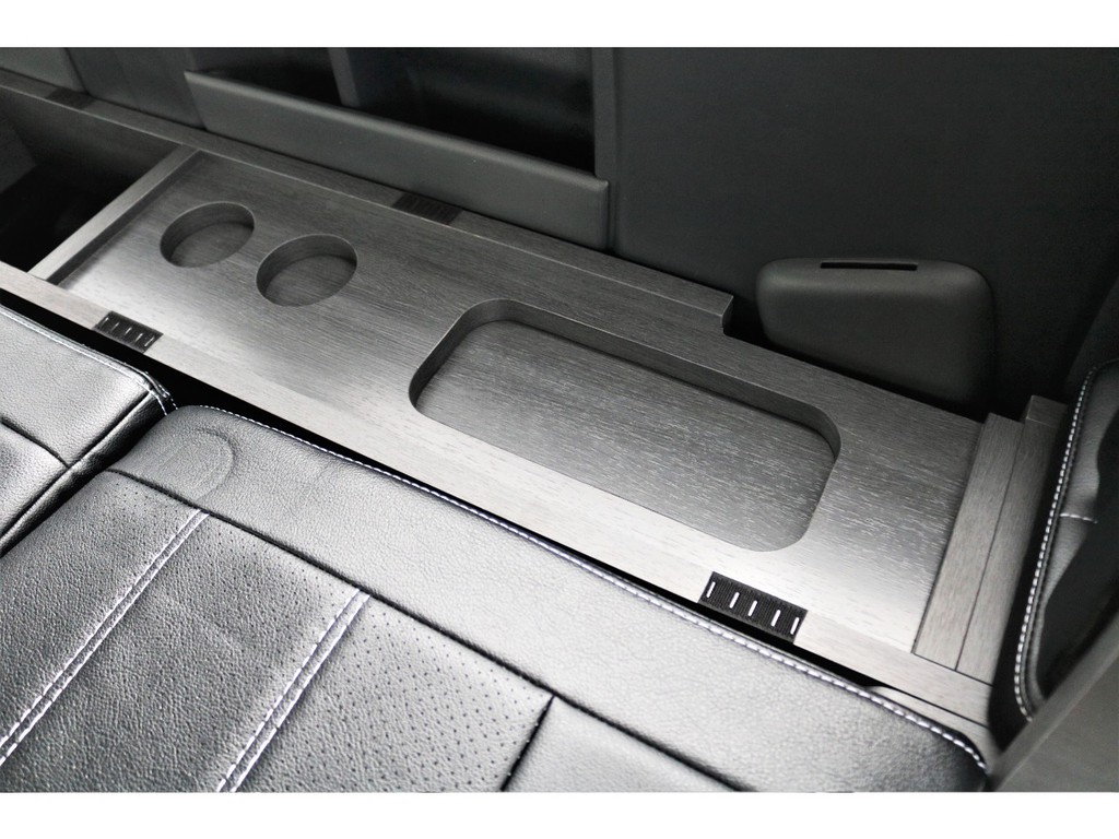 ベッドマットを外すとドリンクホルダーが！！スマホ等の置き場にも困りませんね！