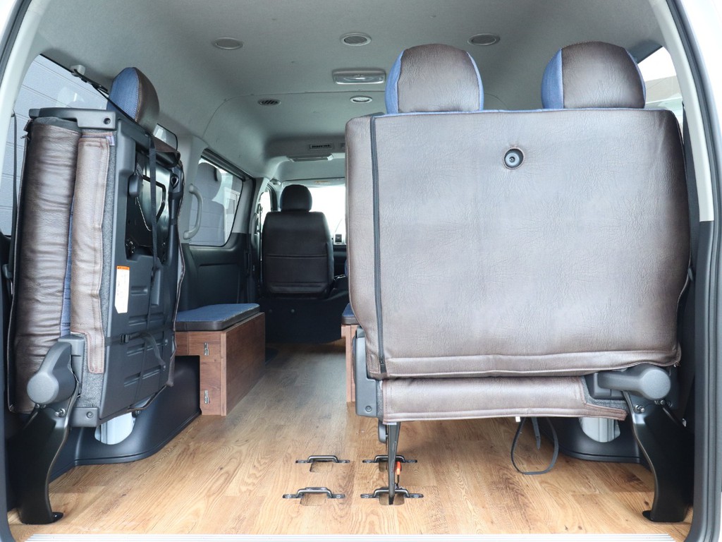 片方のみの跳ね上げも可能です！長物やキャンプ道具などの積み込みも可能です！