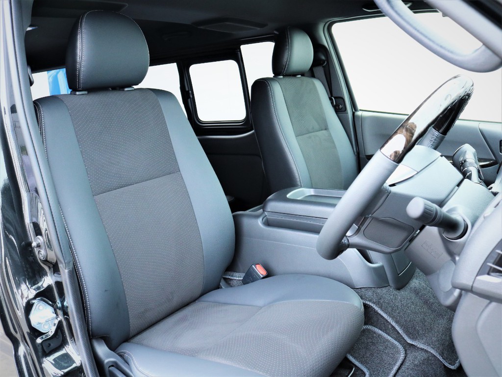 運転席シート、ハーフレザーシート！
