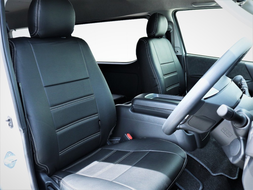 運転席シート、黒革調シートカバー付き！