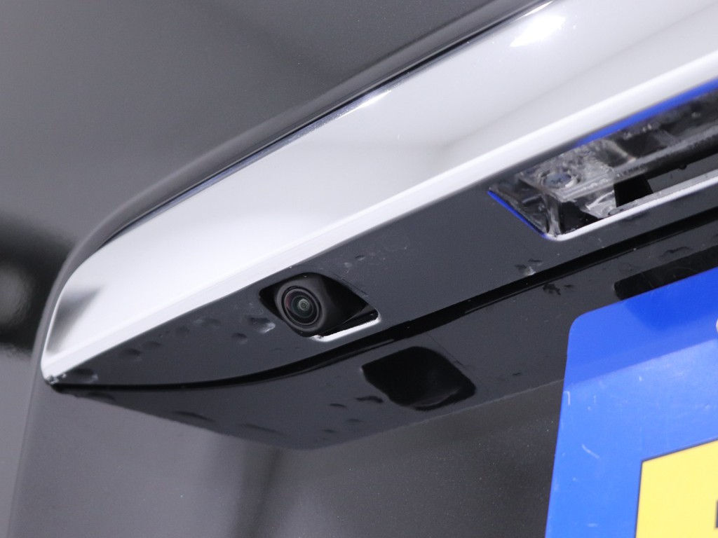 もちろんバックカメラも付いております！