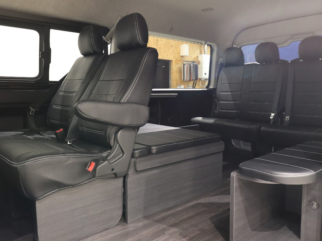 8名前向き2名後ろ向き乗車！