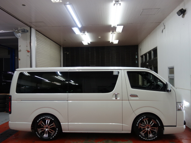 新車ダークプライムⅡ床張りベットＫＩＴナビパッケージ完成致しました！車中泊に最適な1台！！