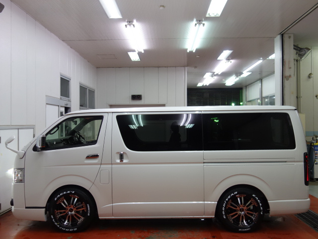 新車ダークプライムⅡ床張りベットＫＩＴナビパッケージ完成致しました！車中泊に最適な1台！！