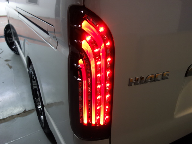 新車ダークプライムⅡ床張りベットＫＩＴナビパッケージ完成致しました！車中泊に最適な1台！！