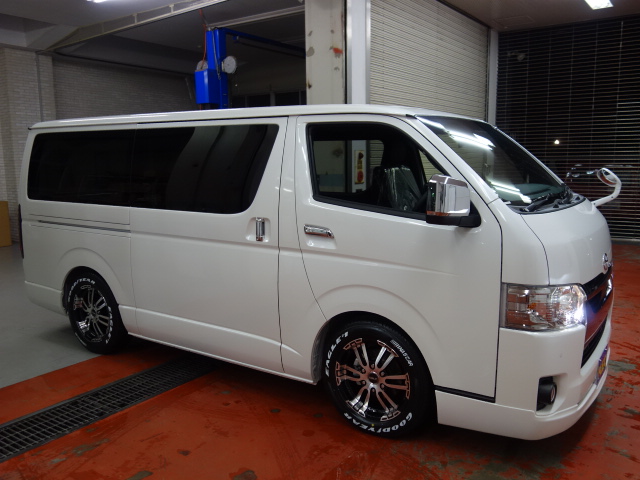 新車ダークプライムⅡ床張りベットＫＩＴナビパッケージ完成致しました！車中泊に最適な1台！！