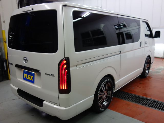 新車ダークプライムⅡ床張りベットＫＩＴナビパッケージ完成致しました！車中泊に最適な1台！！