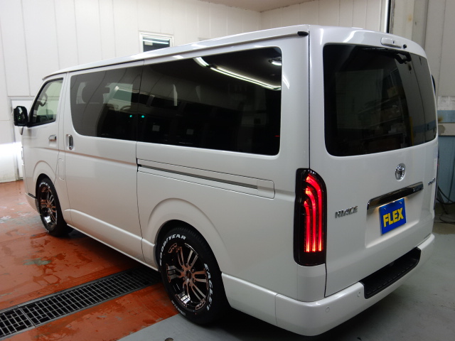新車ダークプライムⅡ床張りベットＫＩＴナビパッケージ完成致しました！車中泊に最適な1台！！