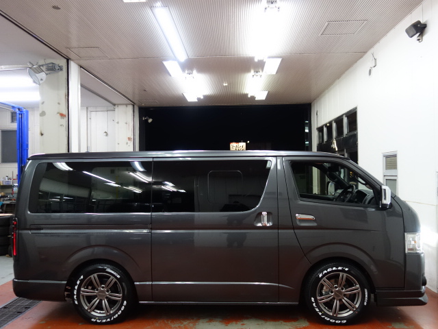 新車ダークプライムⅡ２０００ガソリン２ＷＤファミリーに好評の床張りベットＫＩＴナビパッケージ完成致しました！！渋いガンメタのコンプリート車になります！！