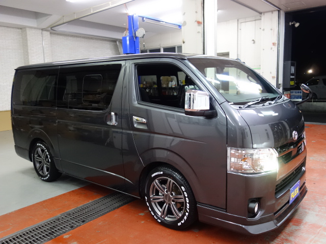 新車ダークプライムⅡ２０００ガソリン２ＷＤファミリーに好評の床張りベットＫＩＴナビパッケージ完成致しました！！渋いガンメタのコンプリート車になります！！