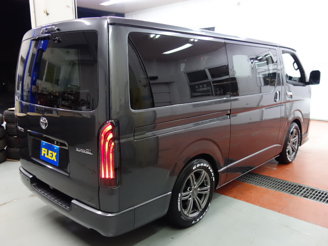 新車ダークプライムⅡ２０００ガソリン２ＷＤファミリーに好評の床張りベットＫＩＴナビパッケージ完成致しました！！渋いガンメタのコンプリート車になります！！