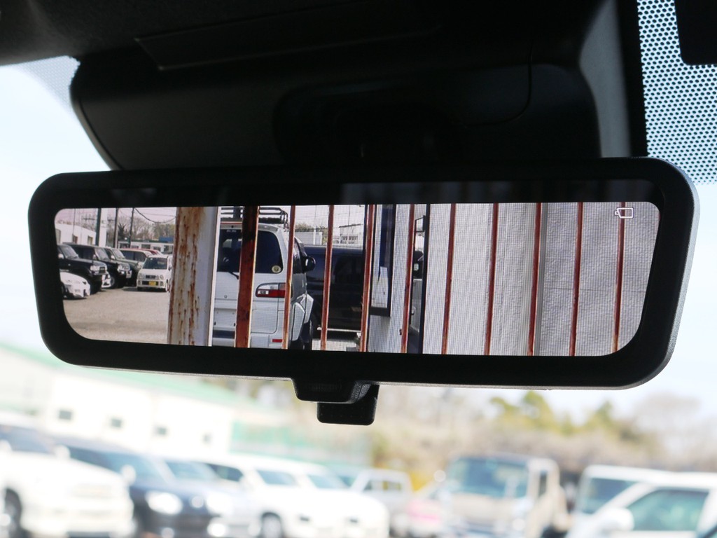 メーカーオプション　デジタルインナーミラー！車両後方の映像をミラーに映し出します♪