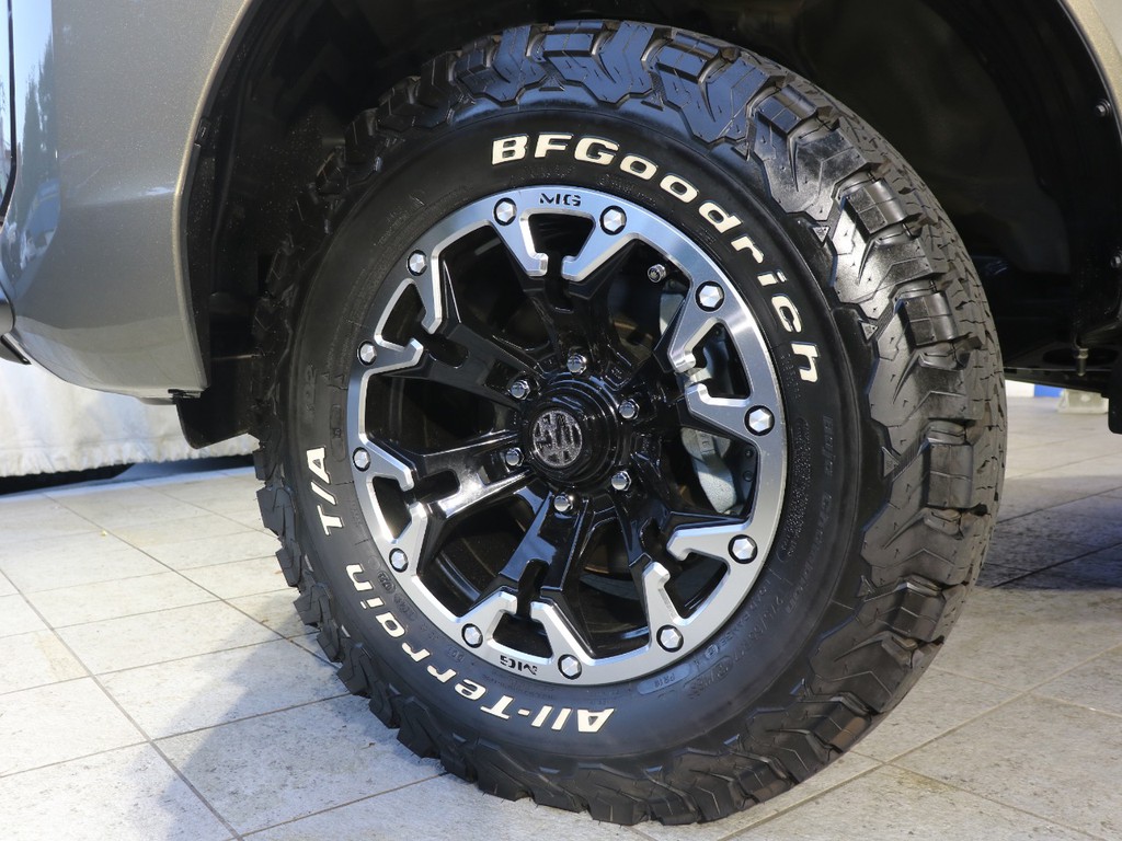 MGローガン×BFGoodrich KO2タイヤ