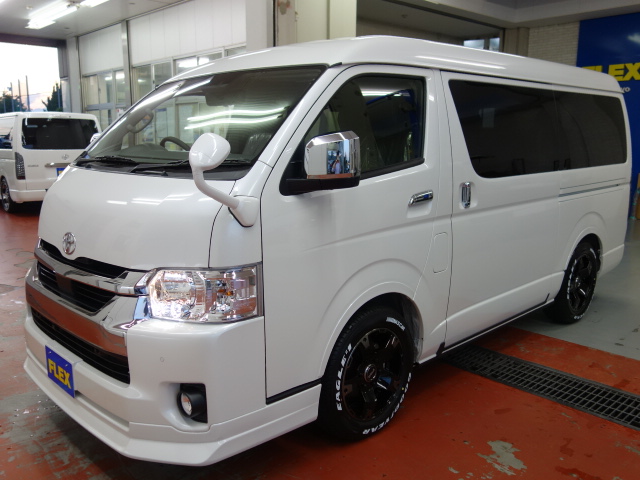 オリジナルオーバーフェンダーを装着しているので、車検適合車両になります！更に実際よりもローフォルムな見た目に♪