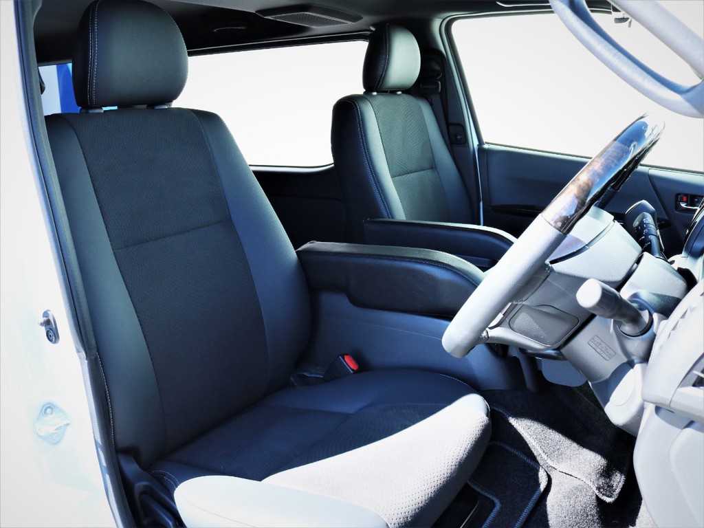 運転席シート、ハーフレザーシート！