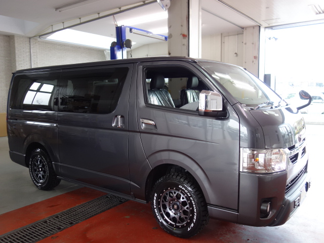 新車ハイエースＶダークプライムⅡ２８００ディーゼル４ＷＤガンメタ８インチナビベットＫＩＴパッケージ完成致しました！！
