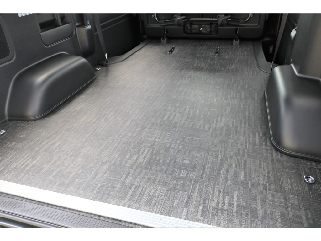 費用のかかるフロア施工は標準装備しました☆