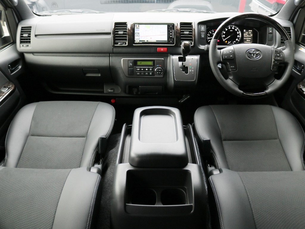 人気カラーの特別仕様車【ダークプライムⅡ】ハイエースバンが入庫いたしました♪