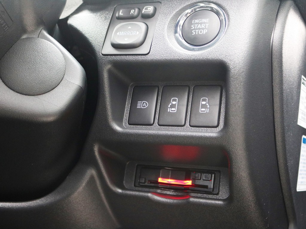 プッシュスタートシステム標準装備！メーカーオプションの両側パワースライドドアも装備されております♪