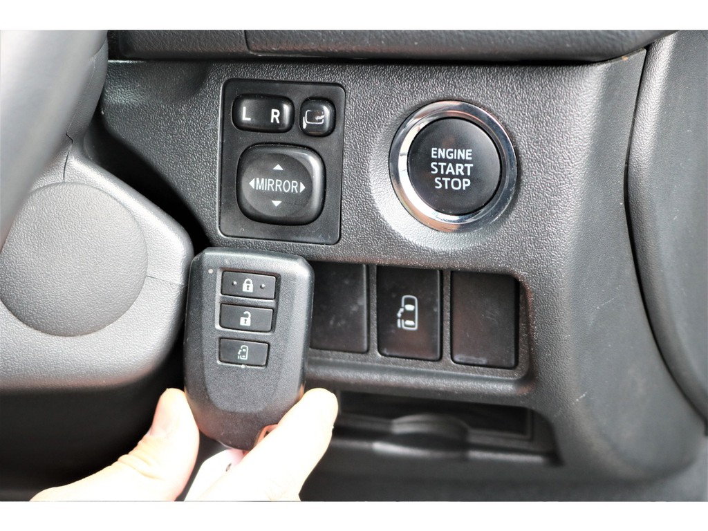 メーカーオプションのスマートキー＆プッシュスタート！