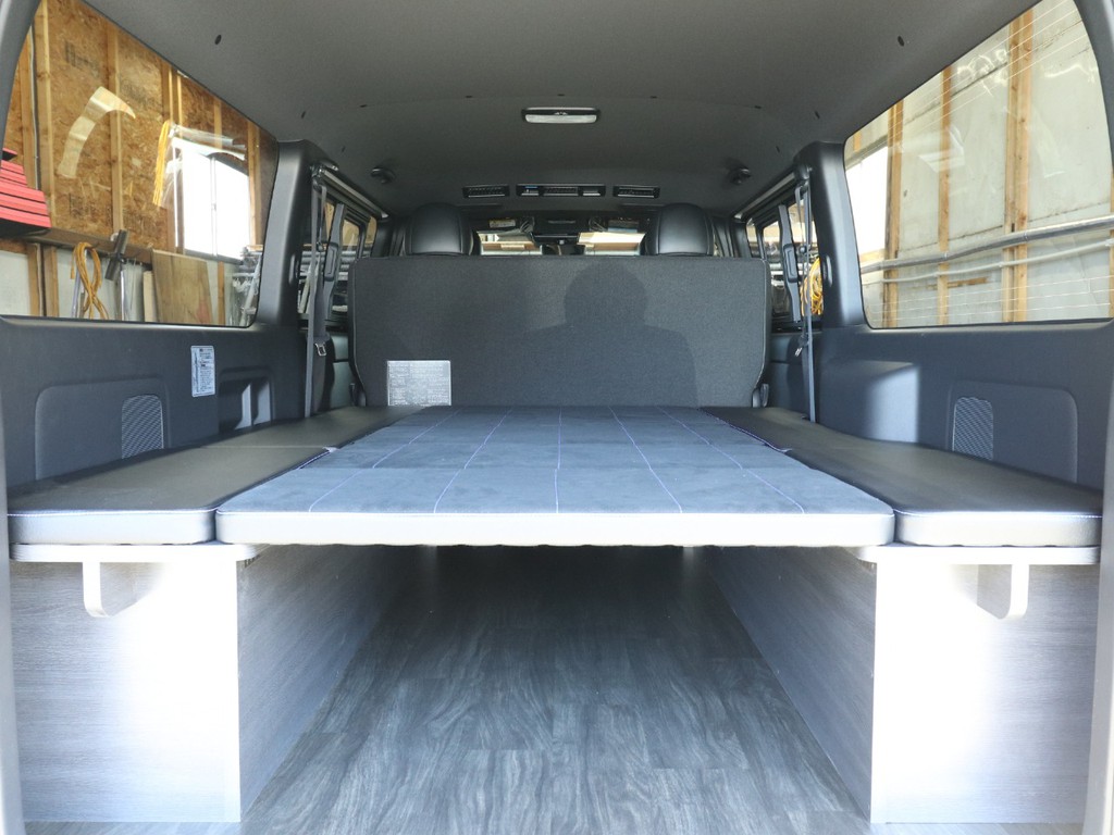 ベッドの生地は特別仕様車専用シートと同じ生地を採用！