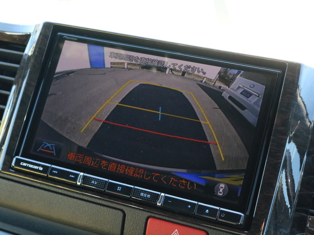 駐車時の飛び出し事故を防止するパーキングサポートブレーキ搭載！