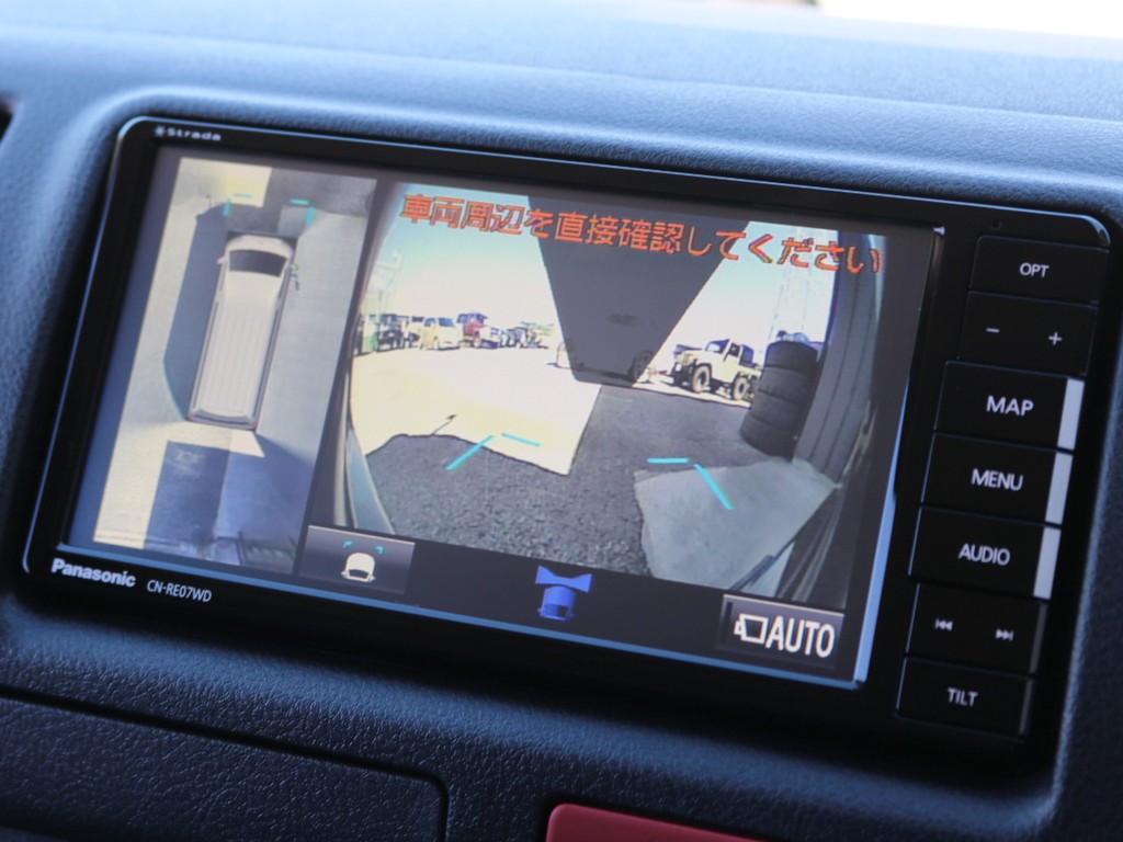 メーカーオプション　パノラミックビューモニター！車体を上から見たような映像をナビに映し出します♪