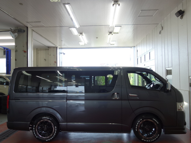 新車ハイエースＶダークプライムⅡ２８００ディーゼリターボナビパッケージ完成致しました！！店頭在庫車、即納車もご対応可能になります！！