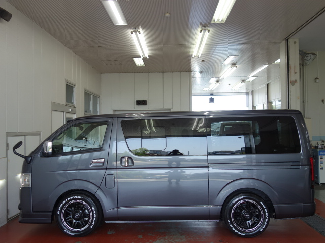 新車ハイエースＶダークプライムⅡ２８００ディーゼリターボナビパッケージ完成致しました！！店頭在庫車、即納車もご対応可能になります！！