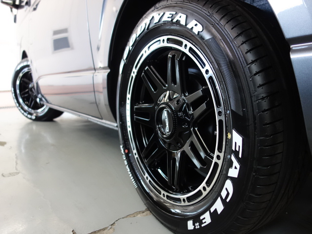 新車ハイエースＶダークプライムⅡ２８００ディーゼリターボナビパッケージ完成致しました！！店頭在庫車、即納車もご対応可能になります！！