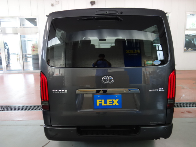 新車ハイエースＶダークプライムⅡ２８００ディーゼリターボナビパッケージ完成致しました！！店頭在庫車、即納車もご対応可能になります！！