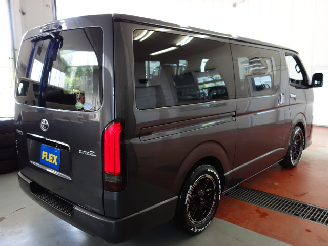 新車ハイエースＶダークプライムⅡ２８００ディーゼリターボナビパッケージ完成致しました！！店頭在庫車、即納車もご対応可能になります！！
