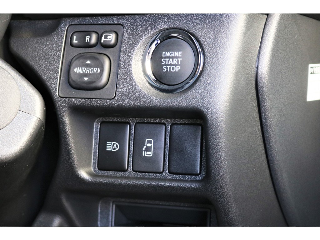 新型のプッシュスタート＆スマートエントリー搭載済みなので、ストレスなくエンジンスタートできます！