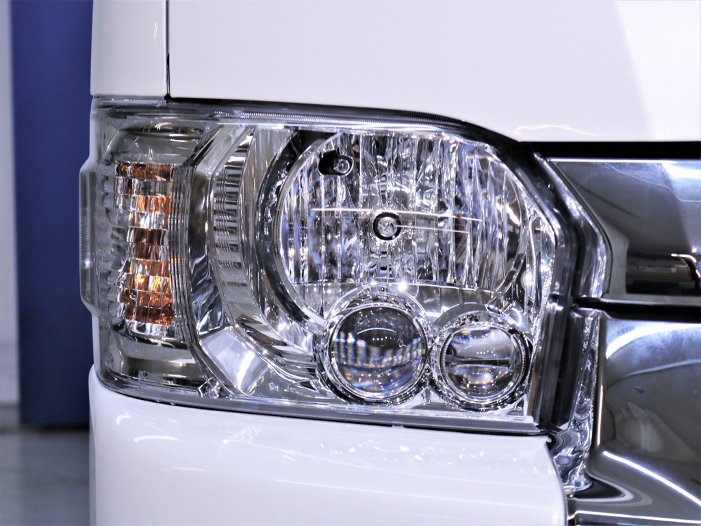 ＬＥＤヘッドランプなどメーカーオプションはフル装備です！
