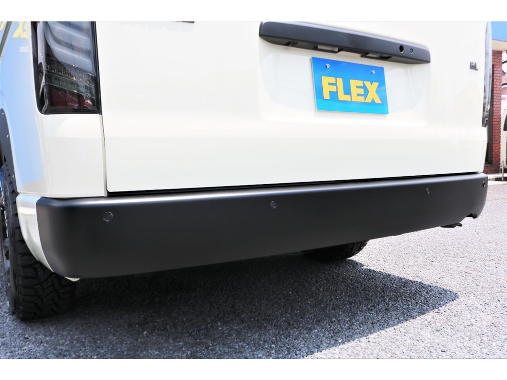 リアバンパーもブラックアウト☆クリアランスソナー付きで駐車も安心です☆